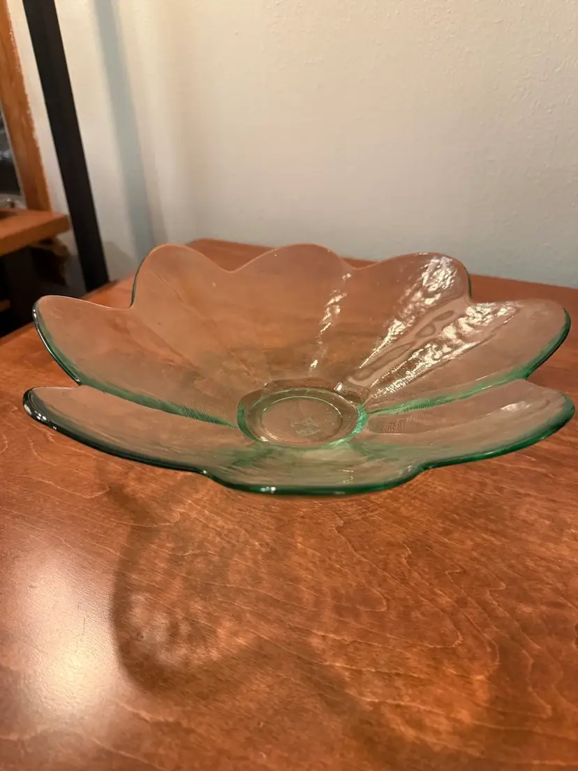 ☀️12” W x 3-1/2” H Vintage Green Bowl