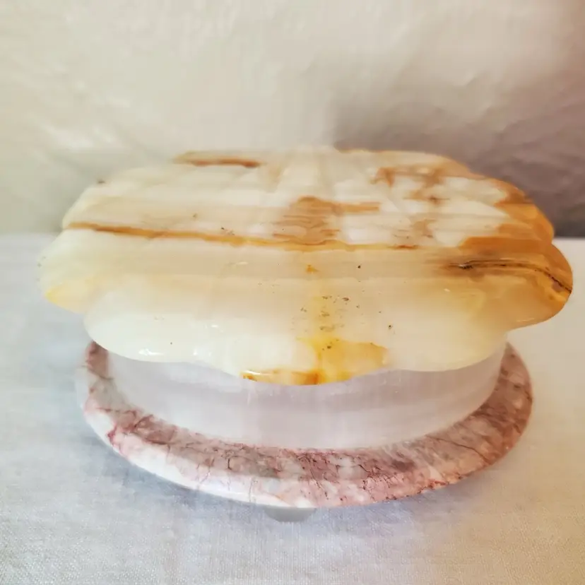 Onyx Marble Carved Clam Shell Footed Hinged Trinket Box