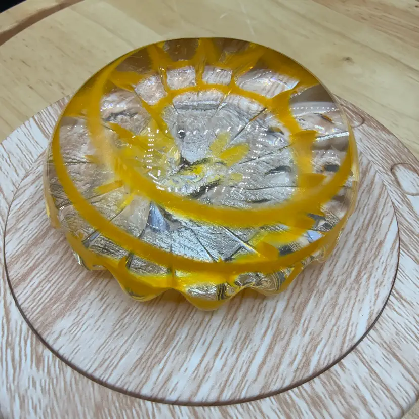 🐞Vtg Hand Blown Art Glass Paperweight Scalloped Amber Yellow Ribbon Swirl