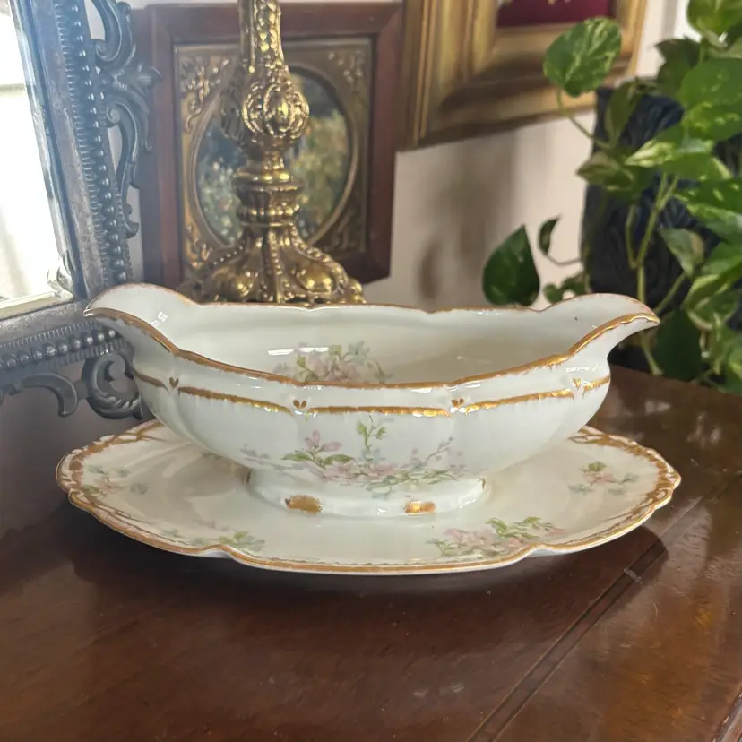 🐇Vintage Haviland Limoges Gold Detailed Floral Gravy Boat with Attached Underplate