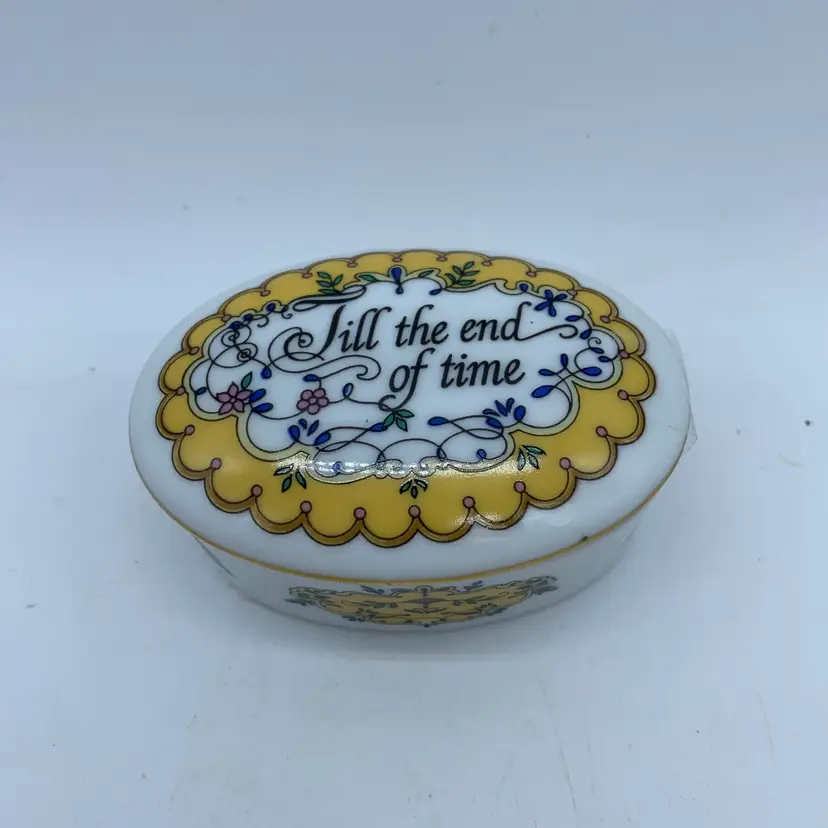 #4120 Franklin Mint "Till the End of Time" porcelain music box.
