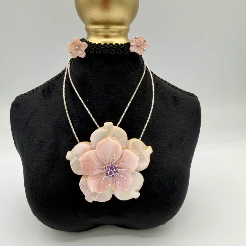 925 Carved Mother Of Pearl Flower Pendent/Brooch & Matching Earrings