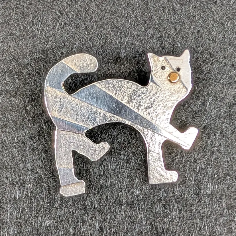 Vintage Whimsical Artisan Sterling Silver Walking Cat Brooch Brass Nose Signed