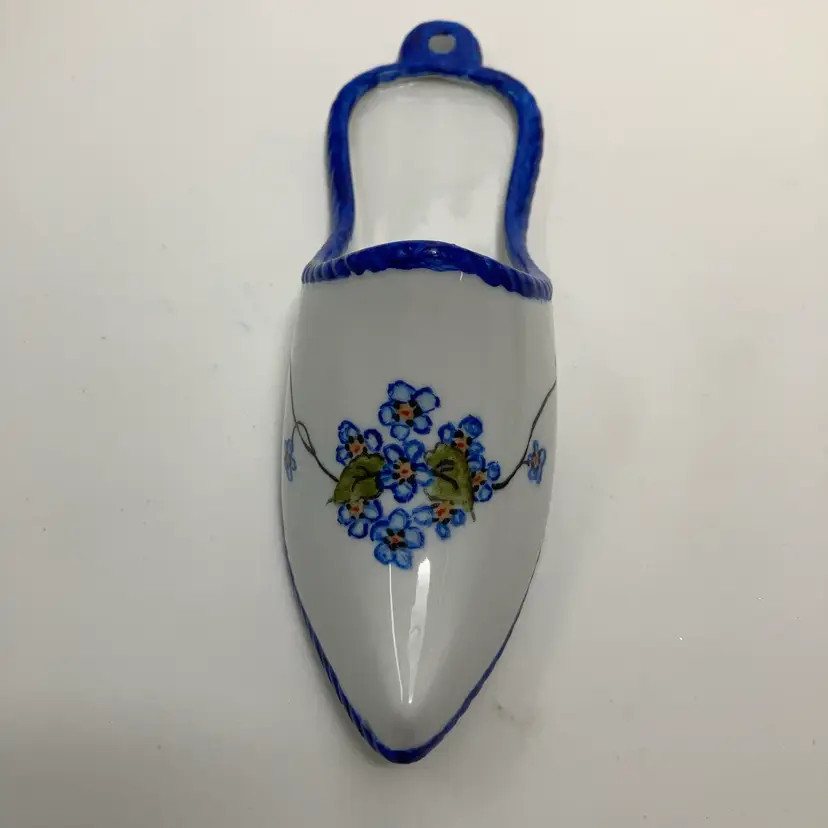 Ceramic Shoe Wall Pocket! Hand Painted Forget-Me-Not Florals! 8” x 2 1/4”!