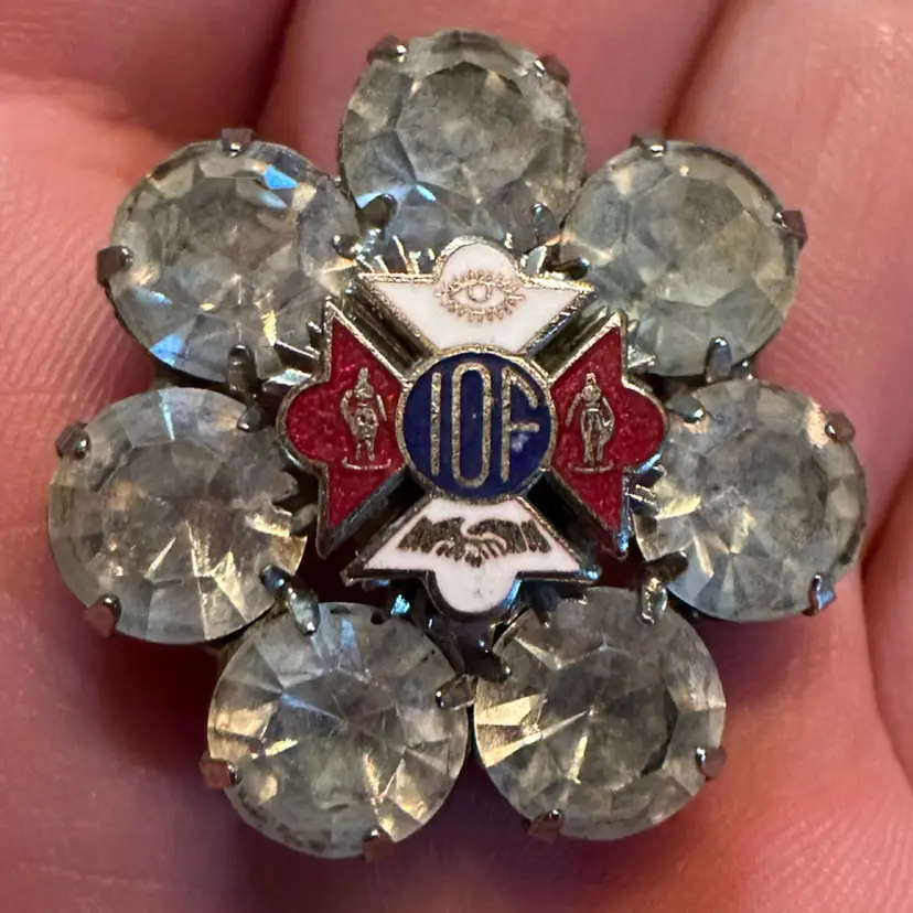 vintage jeweled Independent Order of Foresters (IOF) fraternal brooch