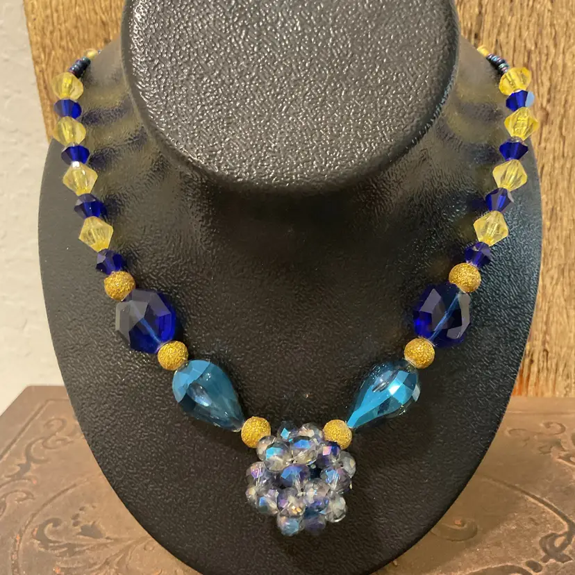 🍾18” Blue Cluster Iridescent Crystals With Glass Teardrop Spacers