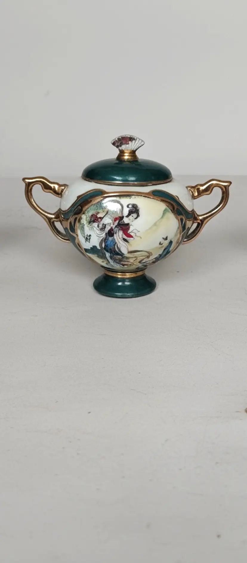 Vintage 1999 Ardleigh Elliott "Pao Chai" Music Box - Beauties of the Red Mansion Heirloom Porcelain