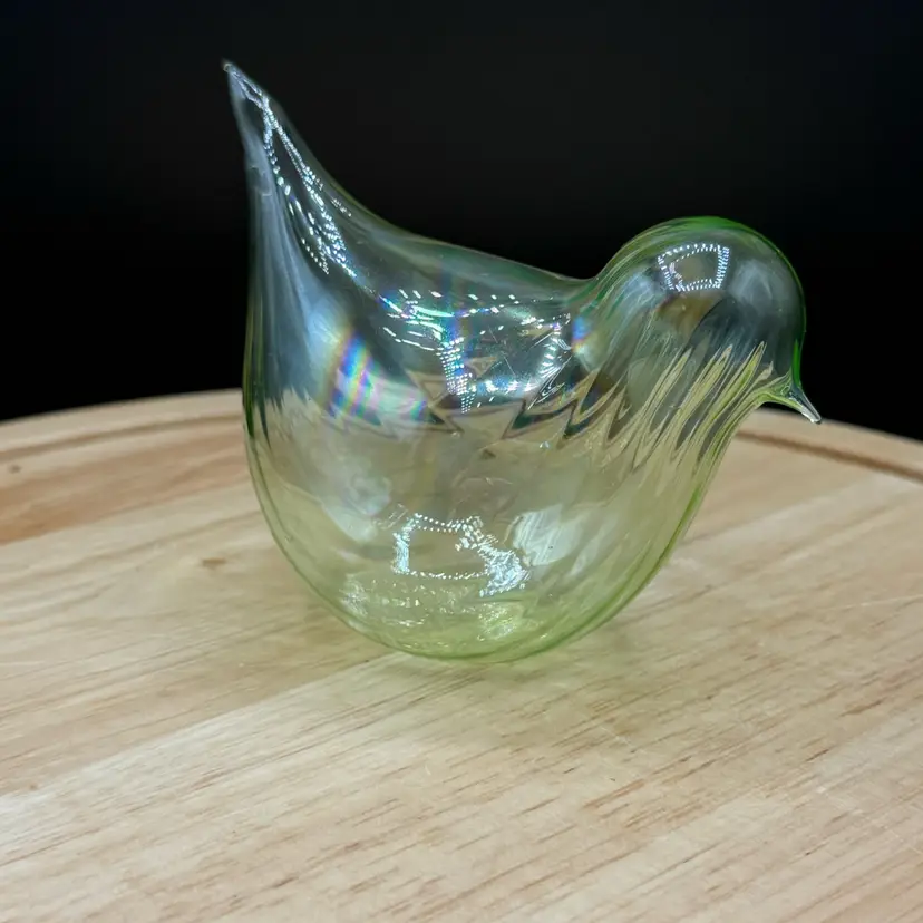 🐞Vtg Hand Blown Iridescent Green Glass Bird Figurine 3 3/4x 3 1/8”