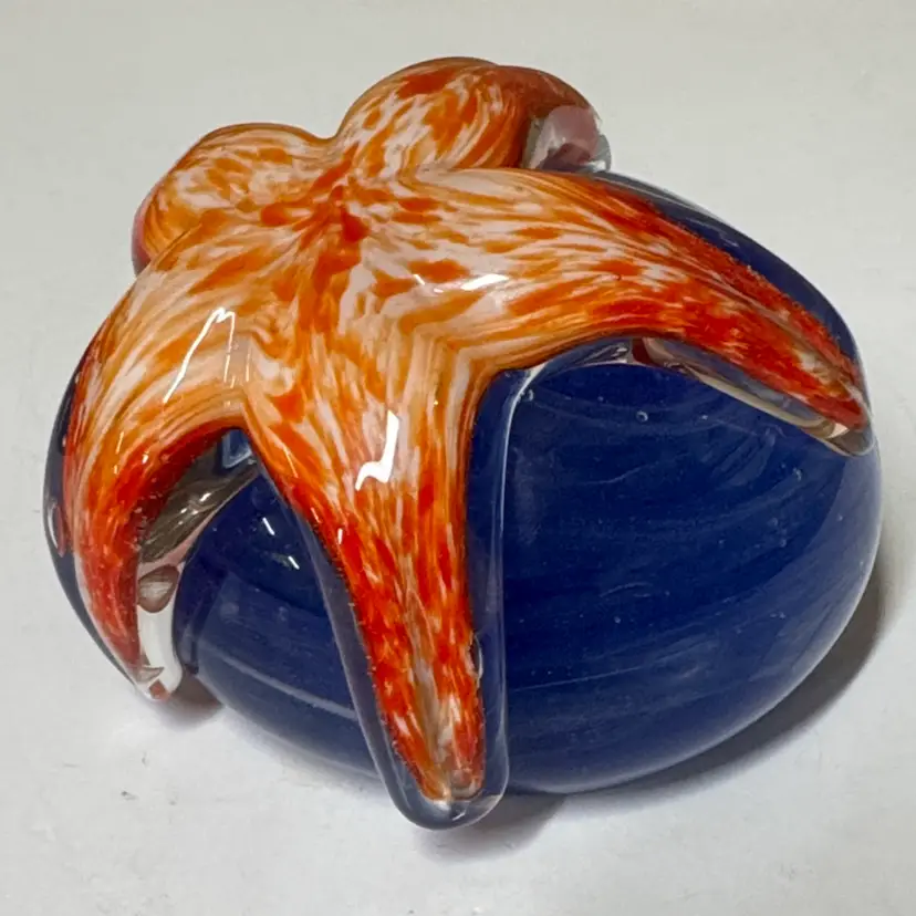 Dynasty Gallery Starfish Paperweight glows 4” diameter