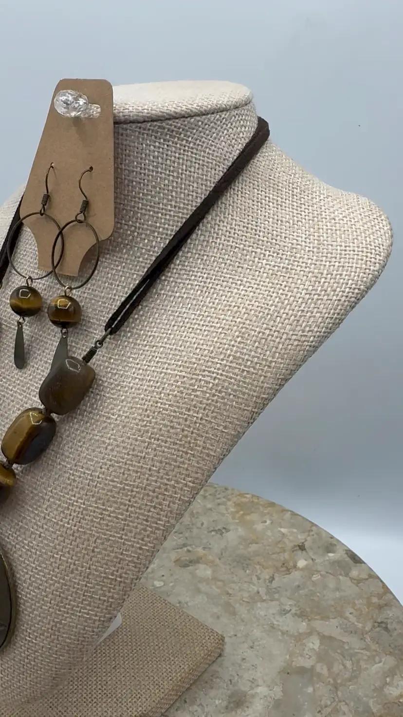 # 3 Necklace Bracelets & Earrings Set