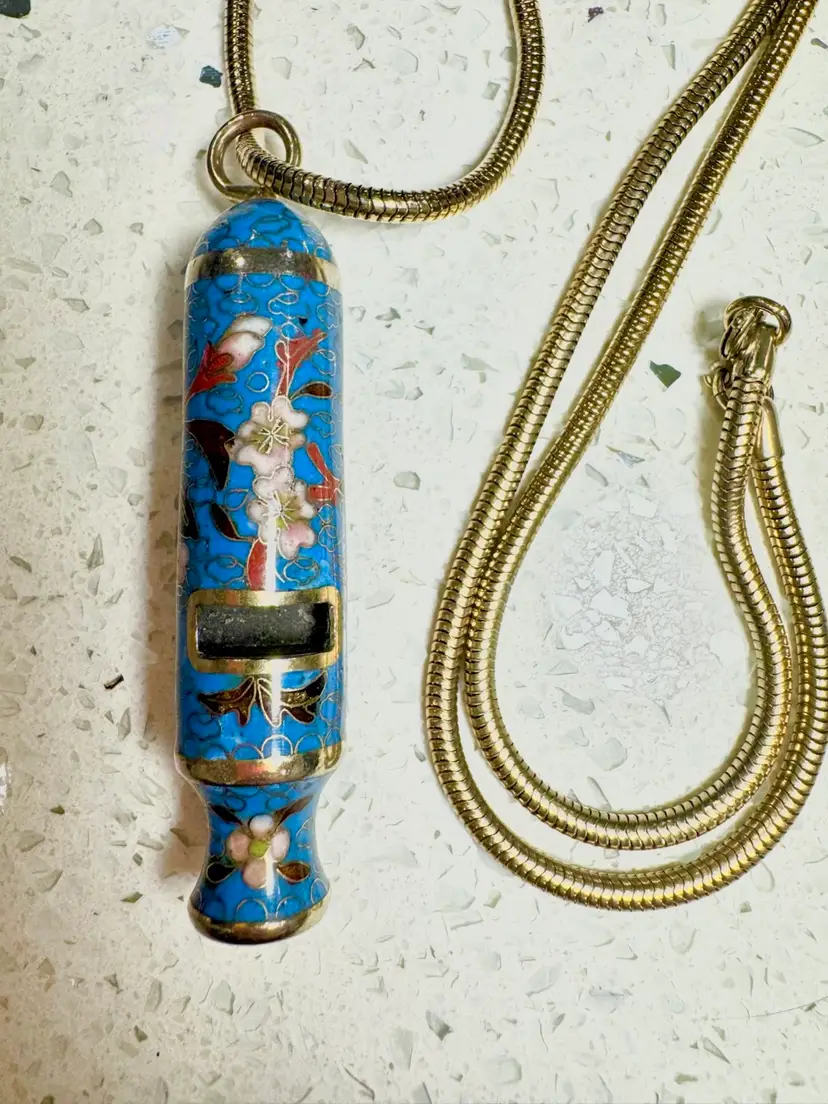 😻 vintage cloisonné whistle pendant necklace w/cherry blossoms and green foliage pattern w/blue background