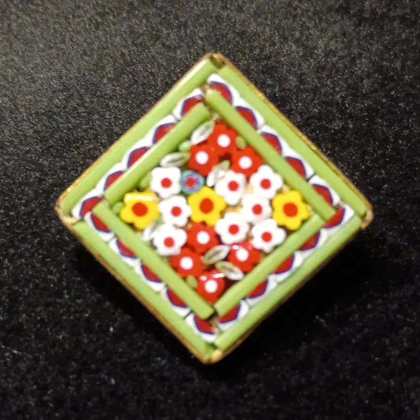 Diamond shaped micromosaic