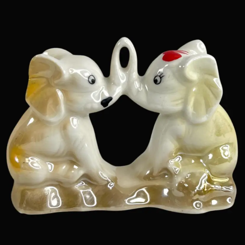 Elephants in Love Vintage Ceramic Figurine Miniature- Interlocked Trunks - Made in Brazil (Brasil) *READ CONDITIONS*