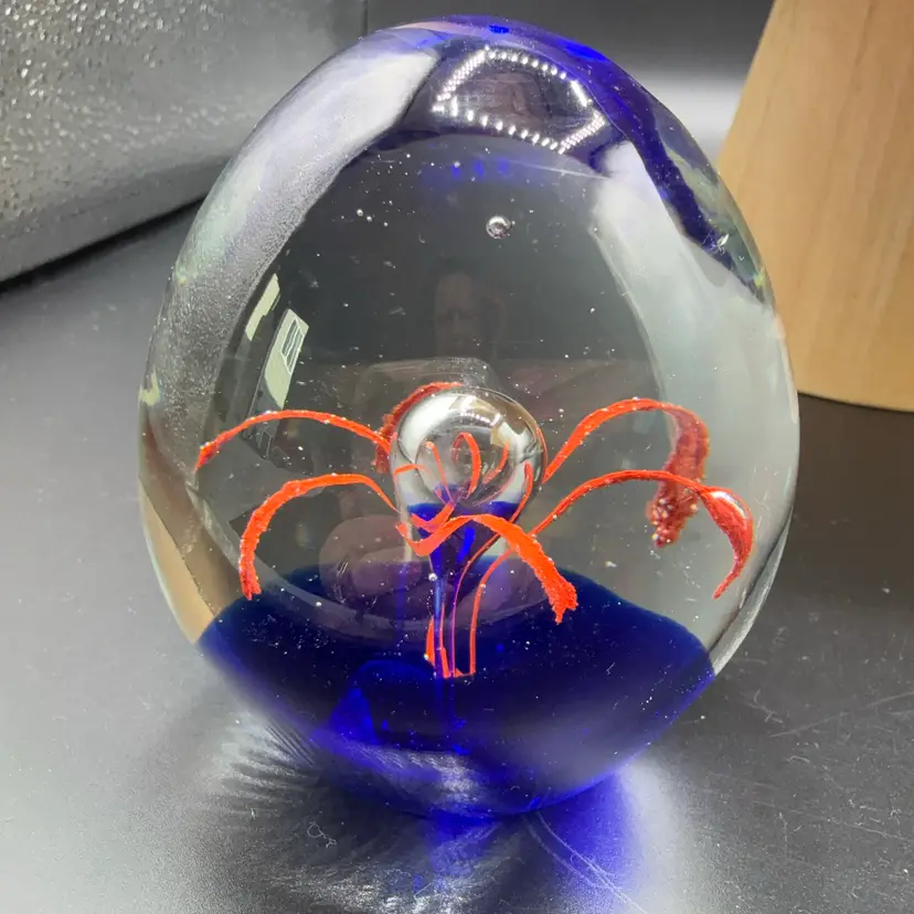 🐞 Studio Art Glass Egg Paperweight with "Spider" Motif and Controlled Bubble 3 1/8”