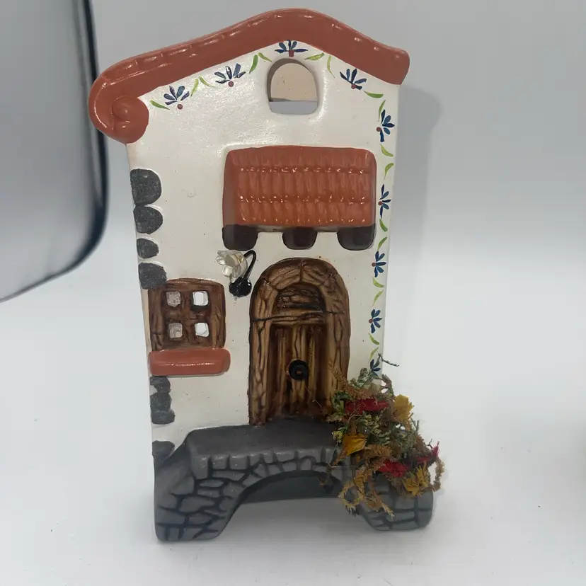 58-hand Painted And Decorated Ceramic House Front 6 1/2 Inches Tall