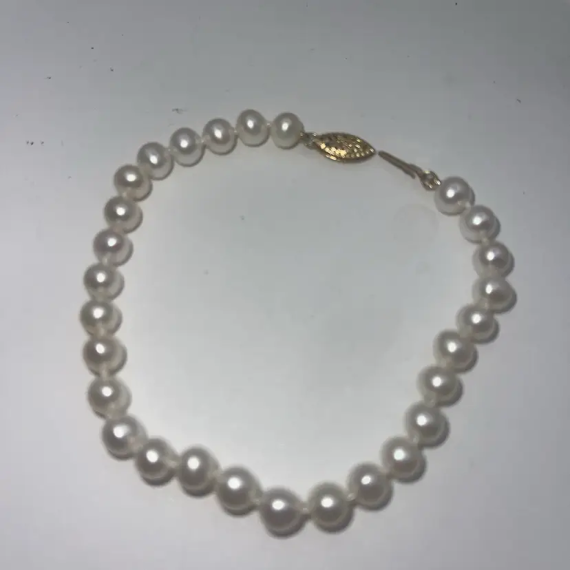 01-*** Pic Of The Week*** 7 Inch Pearl Bracelet With 10 Carat Gold Clasp