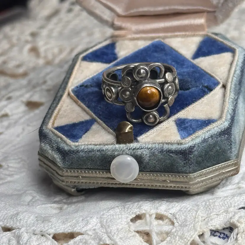 Vintage Sterling silver tigers eye ring size 5