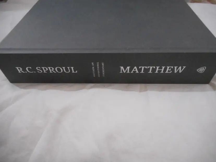 Hardcover Matthew: An Expositional Commentary, Sproul, R.C., Excellent Book