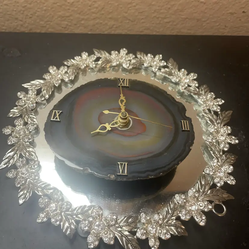 Agate 6” Clock In Working Condition